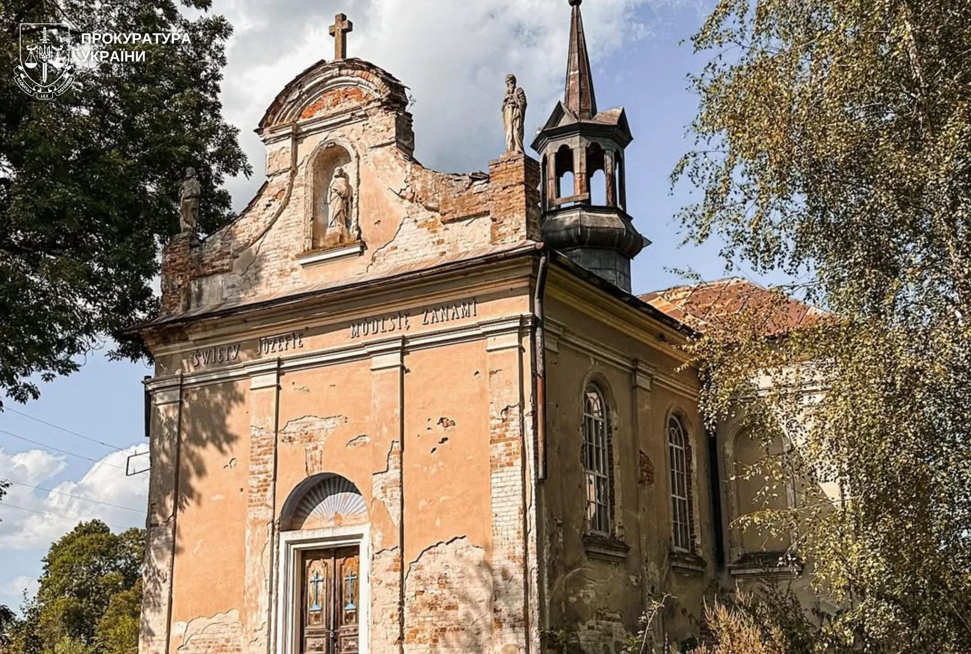 Громаді на Золочівщині передали старовинний занедбаний костел