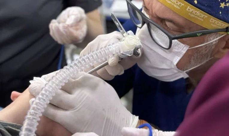 Львівські хірурги врятували 3-річного хлопчика після тяжкого опіку стравоходу побутовою хімією