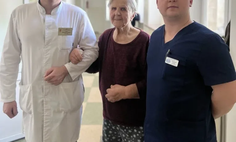 Хірурги успішно прооперували 84-річну жінку з дзеркально розташованими внутрішніми органами