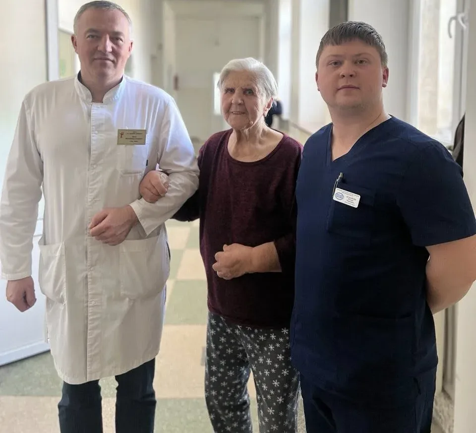 Хірурги успішно прооперували 84-річну жінку з дзеркально розташованими внутрішніми органами