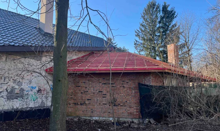 Львівська міськрада через суд вимагає повернути самовільно зайняту землю біля Піскових озер