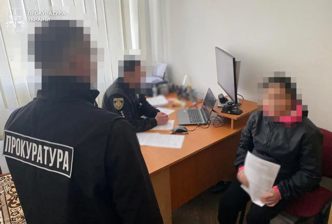 Після смерті вітчима — доступ до кредиту: на Львівщині викрили шахрайку