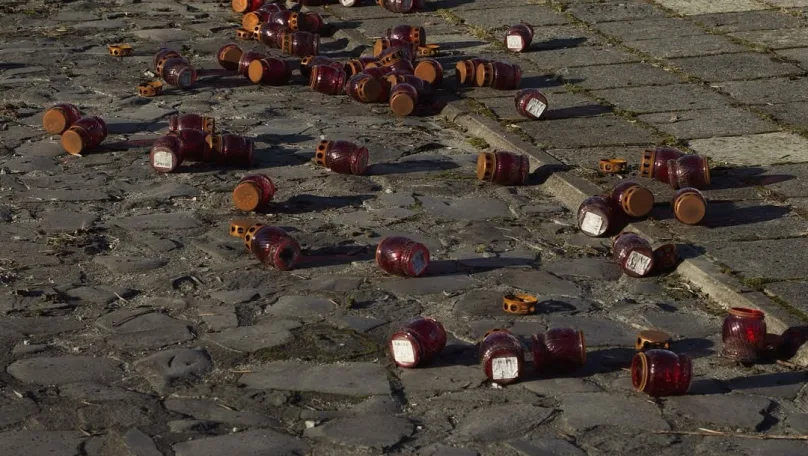 У Львові невідомий розтрощив простір памʼяті про загиблих військовополонених