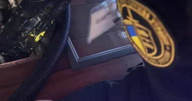 Львівські митники виявили у рейсовому автобусі 250 пачок контрабандних цигарок