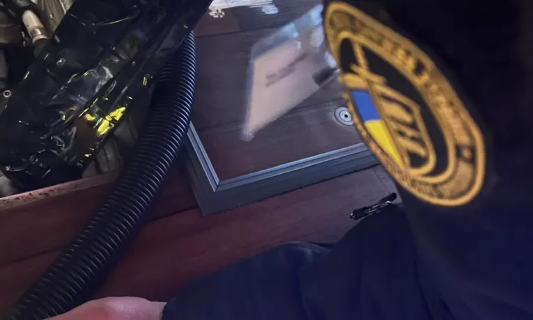 Львівські митники виявили у рейсовому автобусі 250 пачок контрабандних цигарок