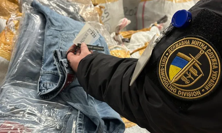 На кордоні Львівщини митники виявили комерційний вантаж замість гуманітарної допомоги