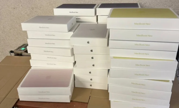 На Львівщину намагались ввезти незадекларовані 54 ноутбуки MacBook