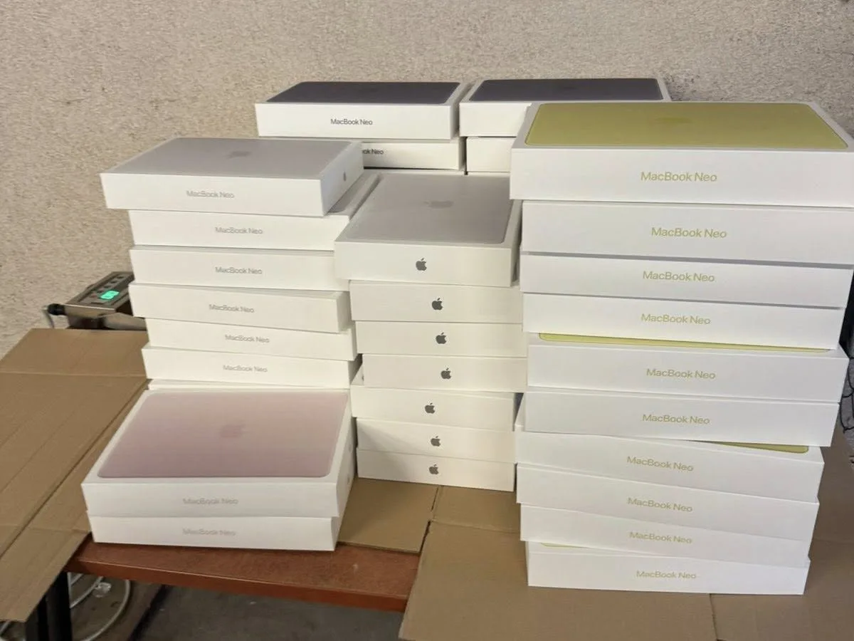 На Львівщину намагались ввезти незадекларовані 54 ноутбуки MacBook