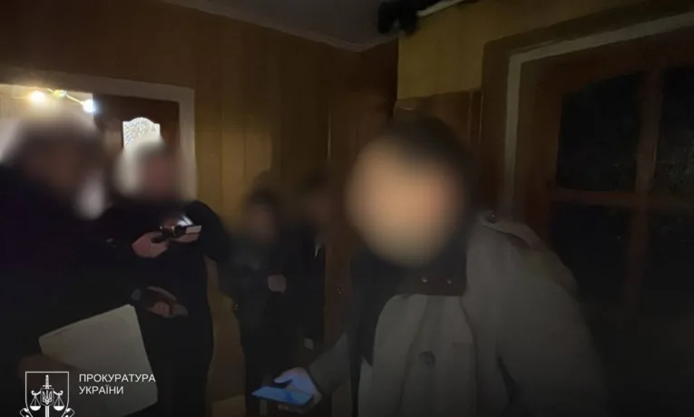 На Львівщині військового підозрюють у привласненні 805 тисяч держвиплат тримав 805 тис. грн та підробці документів про бойове поранення