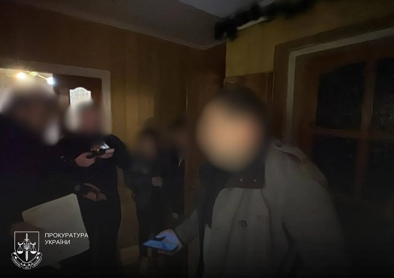 На Львівщині військового підозрюють у привласненні 805 тисяч держвиплат тримав 805 тис. грн та підробці документів про бойове поранення