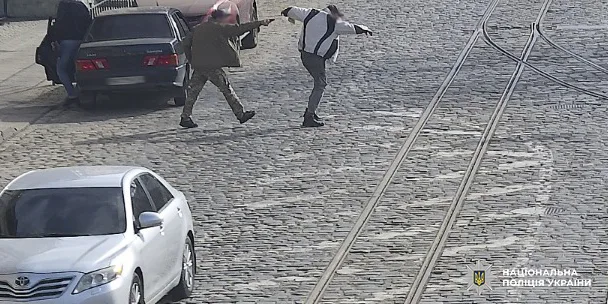 У Львові військовослужбовець поранив перехожого з травматичної зброї