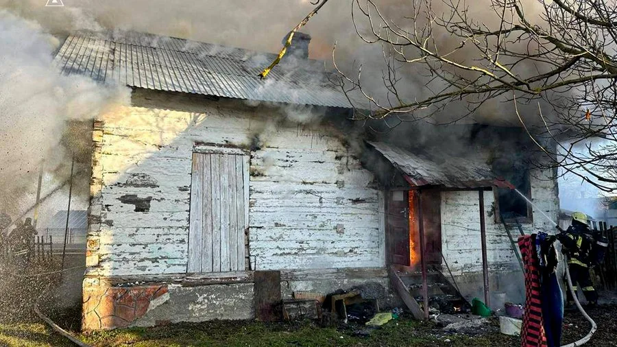 На Львівщині під час пожежі в житловому будинку загинула жінка