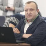 Депутат Львівської міськради задекларував понад 100 тисяч доларів готівки та купив Tesla