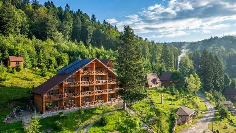 Суд дозволив знести самобуди комплексу «Осоння Карпати» біля Східниці