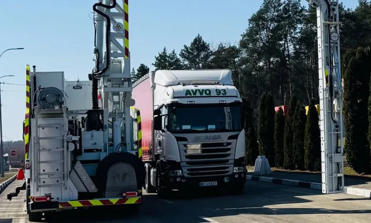 У пунктах пропуску на кордоні із Польщею тестують сканери із штучним інтелектом