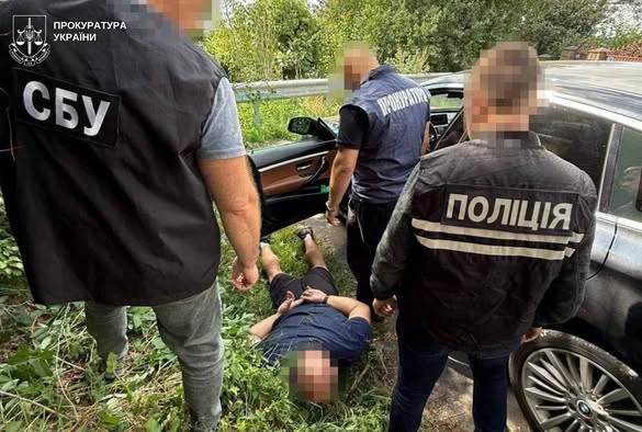 На Львівщині судитимуть 55-річного чоловіка, який за $30 тис. організував схему незаконного виїзду ухилянта в ЄС