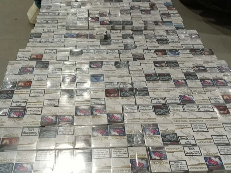 На кордоні на Львівщині затримали українку, яка намагалася вивезти 7 тисяч сигарет у паливному баку