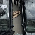 У Львові п’яний чоловік викинув телевізор із шостого поверху і пошкодив авто