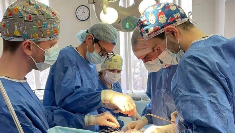 Львівські лікарі врятували жінку, у якої пухлина з матки дісталася до серця