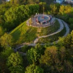 У Львові провели обшуки у «Парку Високий Замок»: розслідують незаконну вирубку зелених насаджень