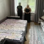 Засуджена за переправлення чоловіка за кордон вчителька з Яворівщини віддала 100 тис. грн на ЗСУ