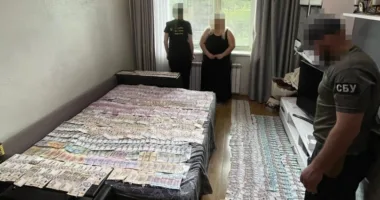 Засуджена за переправлення чоловіка за кордон вчителька з Яворівщини віддала 100 тис. грн на ЗСУ