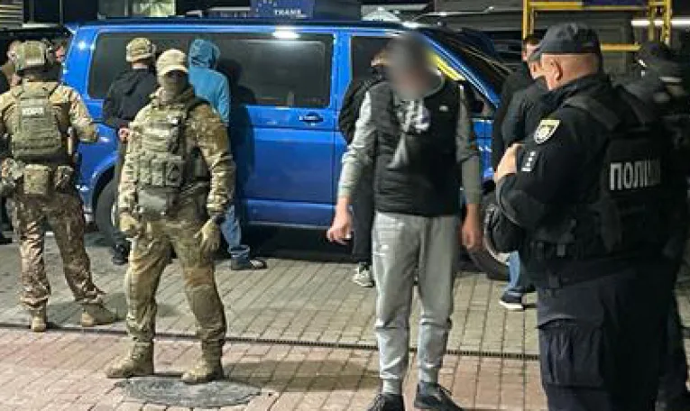 У Львівській області суд засудив двох чоловіків до 8 років ув’язнення за вимагання та викрадення людини
