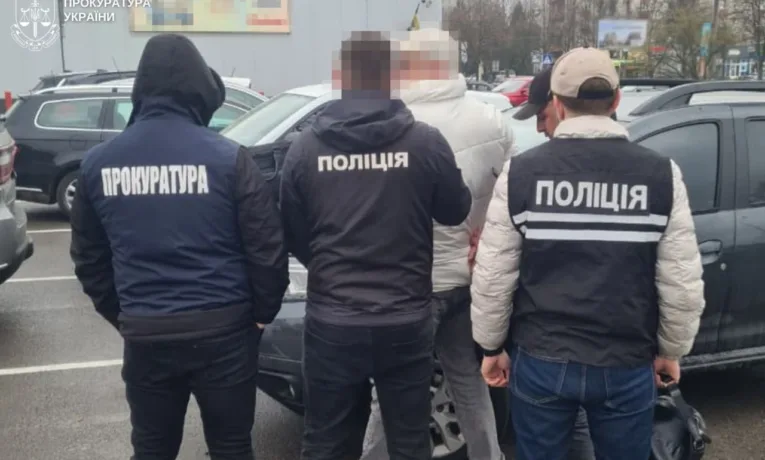 У Львові ексдоцент обіцяв військовозобов’язаному зробити бронювання в “Інтерполі” та вивезти за кордон