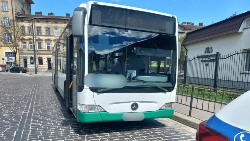 78-річна львів’янка опинилася в лікарні після падіння в салоні автобуса