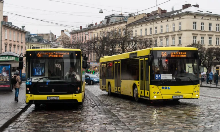Як курсуватиме громадський транспорт у Львові на Великдень: графік змін
