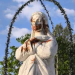 Поліція шукає вандалів, які спаплюжили фігуру Богородиці в центрі Жовкви