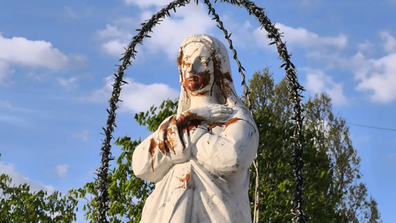 Поліція шукає вандалів, які спаплюжили фігуру Богородиці в центрі Жовкви