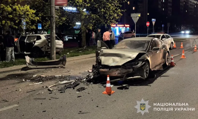 У Львові внаслідок ДТП травмовано чотирьох пасажирів, серед них — троє дітей