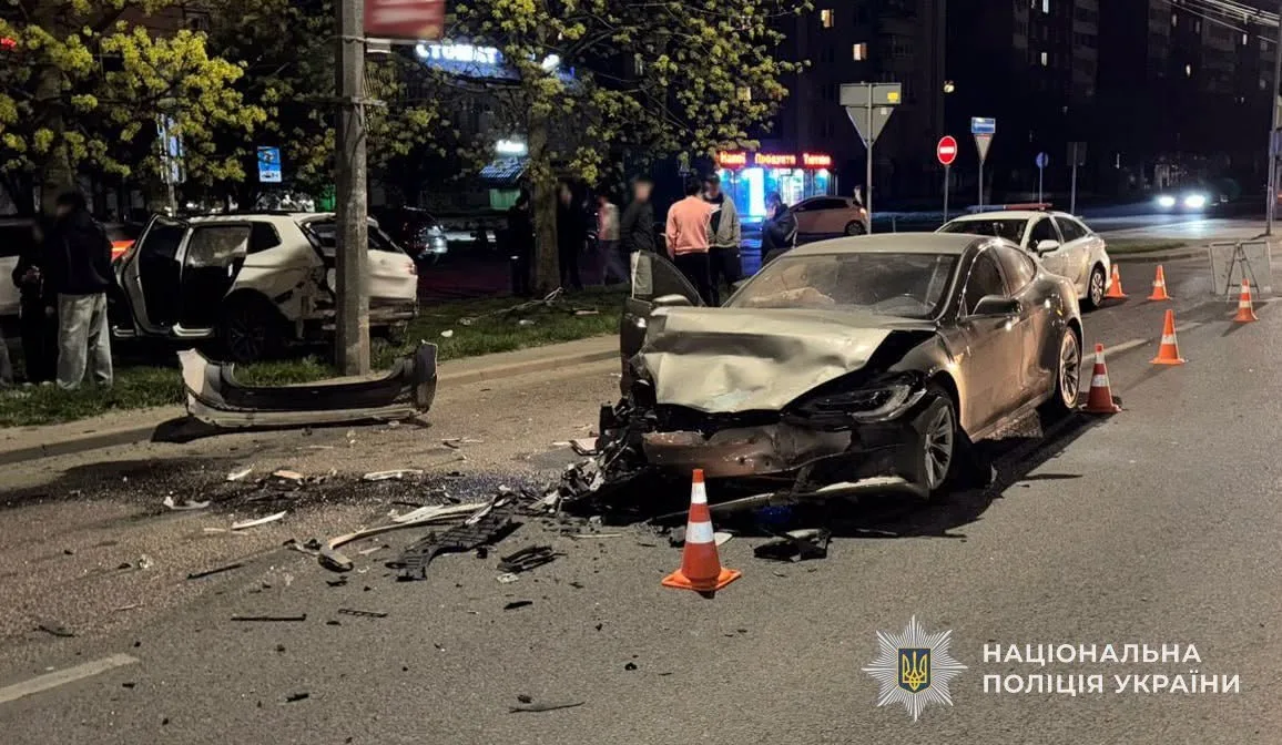 У Львові внаслідок ДТП травмовано чотирьох пасажирів, серед них — троє дітей