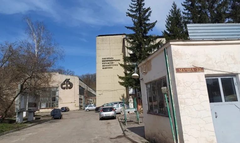 З двох фірм суд стягнув близько 1,6 млн грн боргу за оренду комунальної землі у Львові