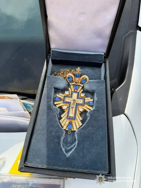 На Львівщині затримали мешканця Прикарпаття, який вкрав хрест з церкви на Великдень