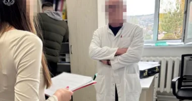 СБУ та Нацполіція викрили схему хабарів за оформлення інвалідності в районній лікарні