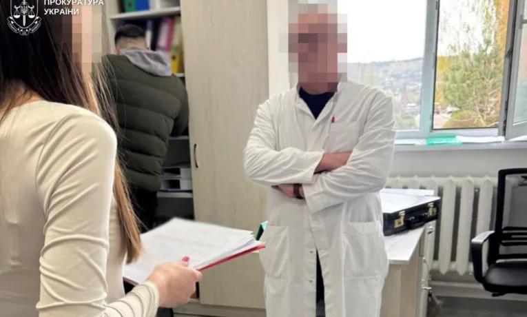СБУ та Нацполіція викрили схему хабарів за оформлення інвалідності в районній лікарні