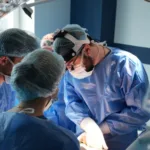 На Львівщині лікарі видалили в пацієнтки кісту яєчника розміром з баскетбольний м’яч