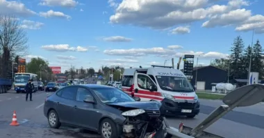 Біля Львова водійка в’їхала у відбійник і загинула