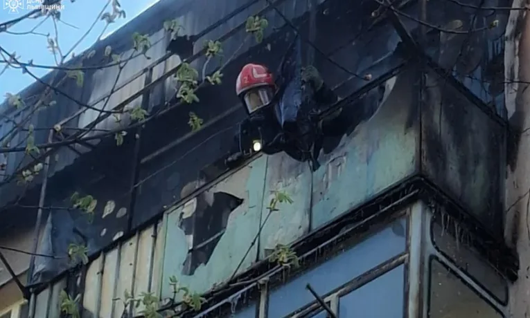 Через необережне поводження дитини з вогнем у Львові горіла квартира