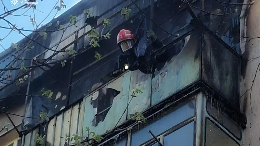 Через необережне поводження дитини з вогнем у Львові горіла квартира