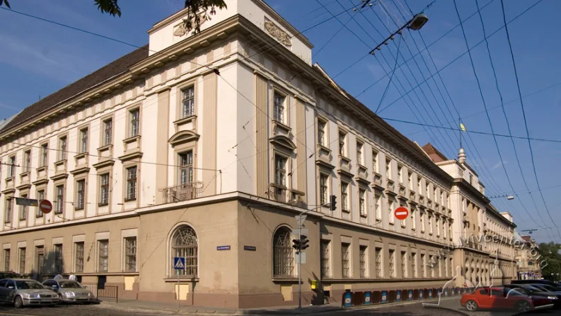 У Львові прокуратура через суд вимагає повернути будівлю Головної пошти у держвласність