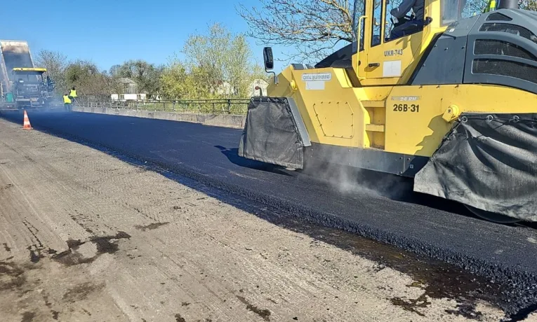На Львівщині ремонтують дорогу Т-14-18 між Великою Озиминою та Ралівкою