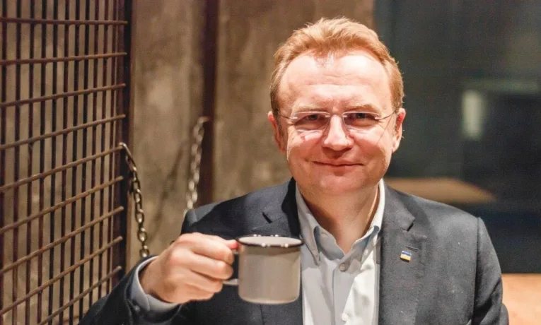 «Дорога родина» Садового: як куми та бізнес-партнери мера освоюють гектари на Пимоненка