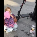 У центрі Львова підліток на електросамокаті збив дворічну дівчинку, її госпіталізували