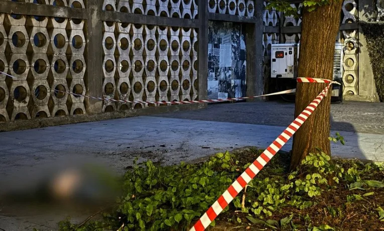 У Львові з вежі Ратуші вистрибнув 42-річний громадянин Австралії