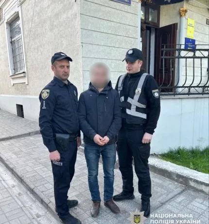 Поліція знайшла вандала, який осквернив скульптуру Божої Матері у Жовкві