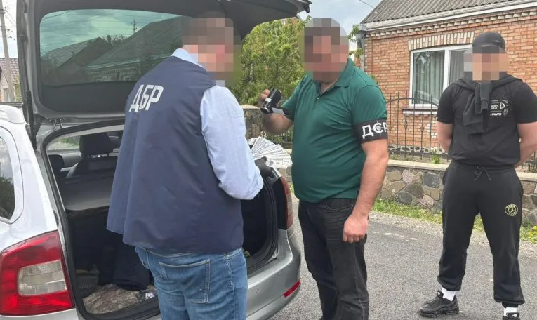 ДБР викрило схему переправлення дезертирів із військових частин на Львівщині та ще у трьох областях