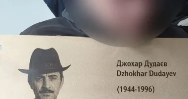 У Львові затримали трьох підозрюваних у викраденні меморіальної таблиці Джохару Дудаєву